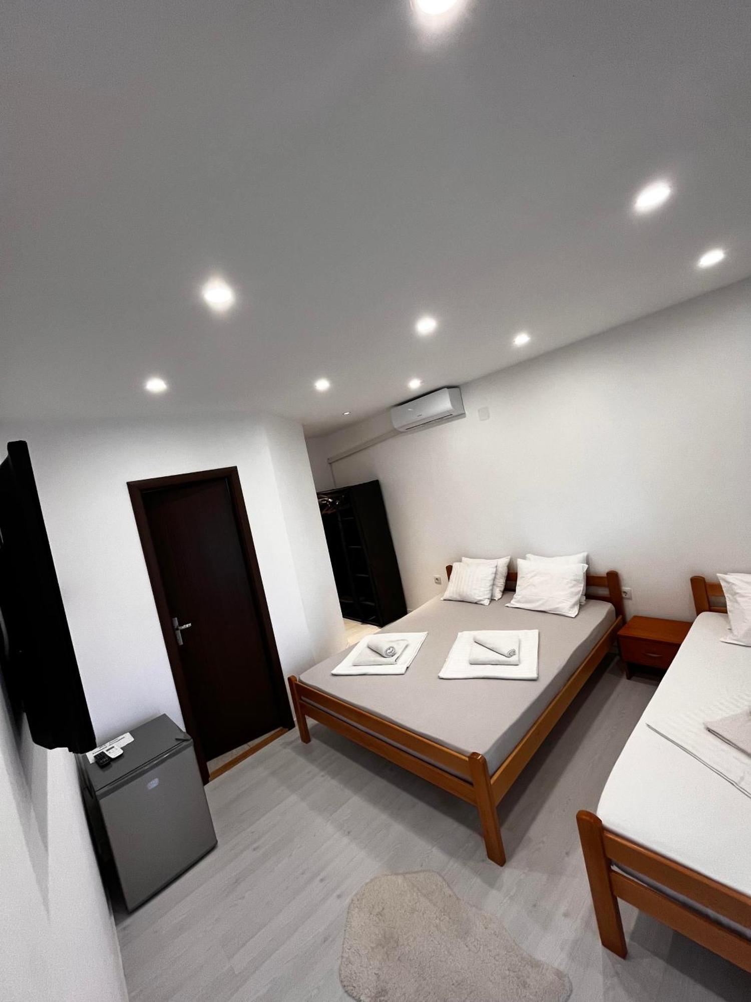 Vila Legrand Bazias Exterior foto