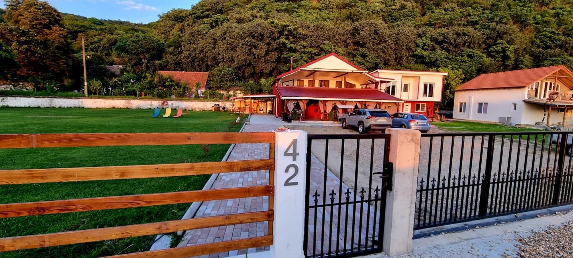 Vila Legrand Bed & Breakfast Bazias Exterior foto